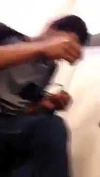 Voilà pourquoi il ne faut jamais mettre de métal dans une prise électrique