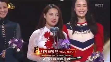 Nhã Phương xúc động khi nhận giải 'Ngôi sao châu Á' tại Hàn Quốc