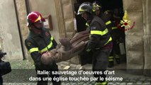 Italie/séisme: sauvetage d'oeuvres d'art dans une église