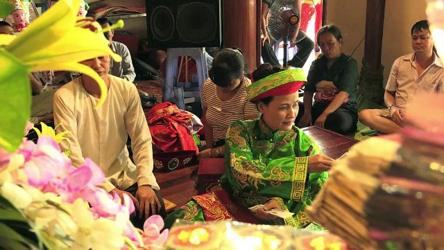 Au Vietnam, des chamans pour panser les plaies