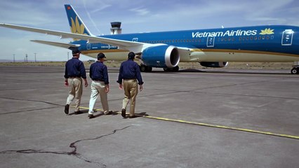 Incroyable !!! Cet énorme Boeing est aussi agile qu'un avion de chasse !