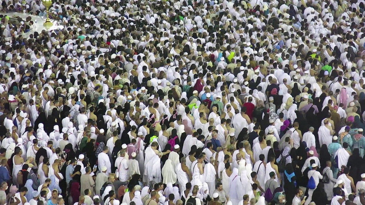 Pèlerinage à La Mecque: les fidèles affluent à la Kaaba