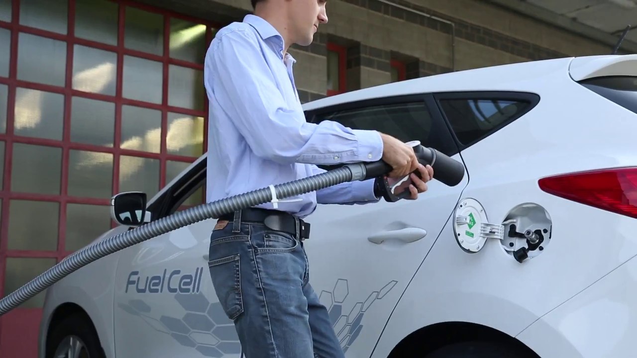 Voiture à hydrogène : une station-service hybride testée en Suisse
