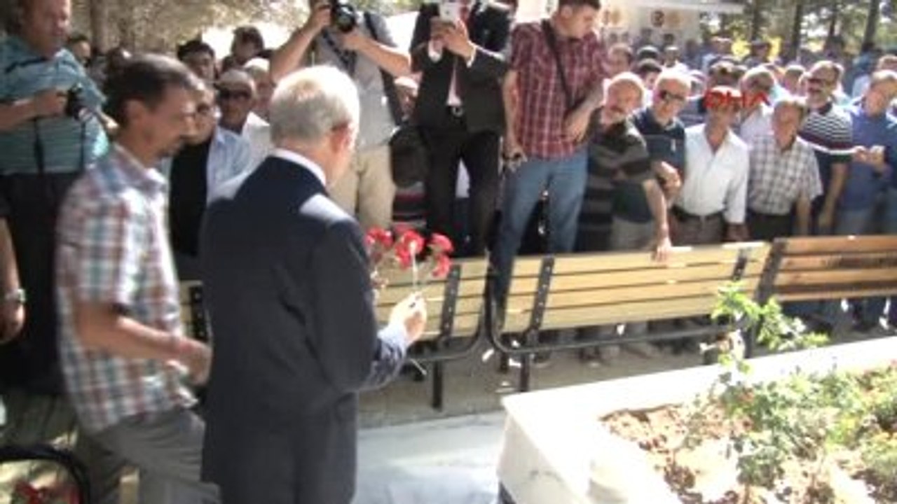 Niğde Kılıçdaroğlu, Şehit Ömer Halisdemir'in Mezarını Ziyaret Etti