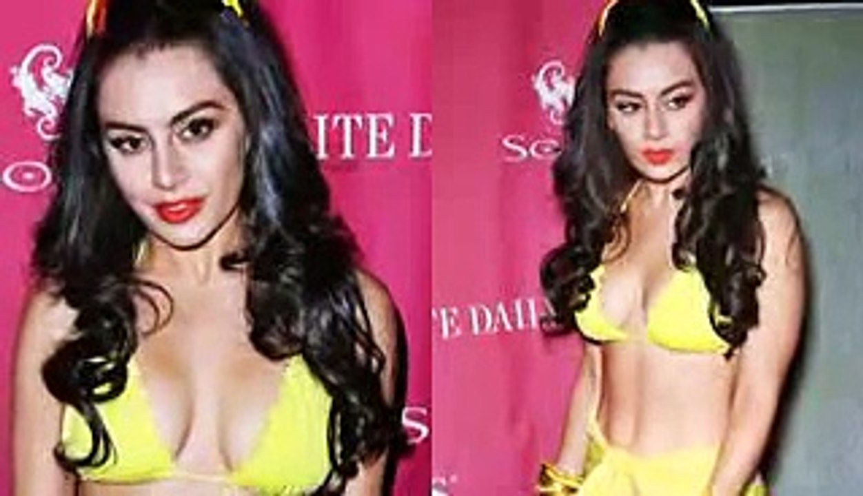 Charli XCX - Hot Bikini Body at Pool Party in Vegas