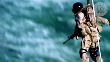 Comment assurer sa survie lorsqu'on se retrouve pieds et mains liés sous l'eau ?