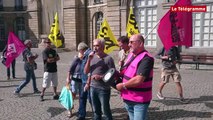 Rennes. Solidaires manifeste devant le bureau du maire