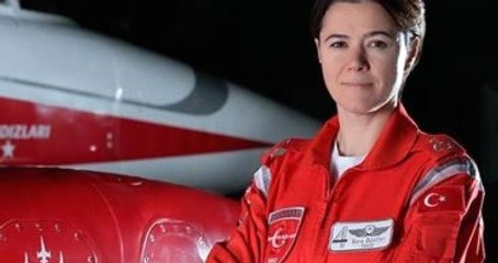 Türk Hava Kuvvetleri'nin İlk Kadın Filo Komutanı Binbaşı Esra Özatay Oldu