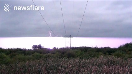 Dramatic lightning strikes caught on camera in Minnesota, USA