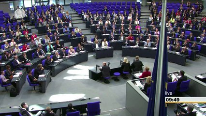 Merkel pressionada por populistas de direita