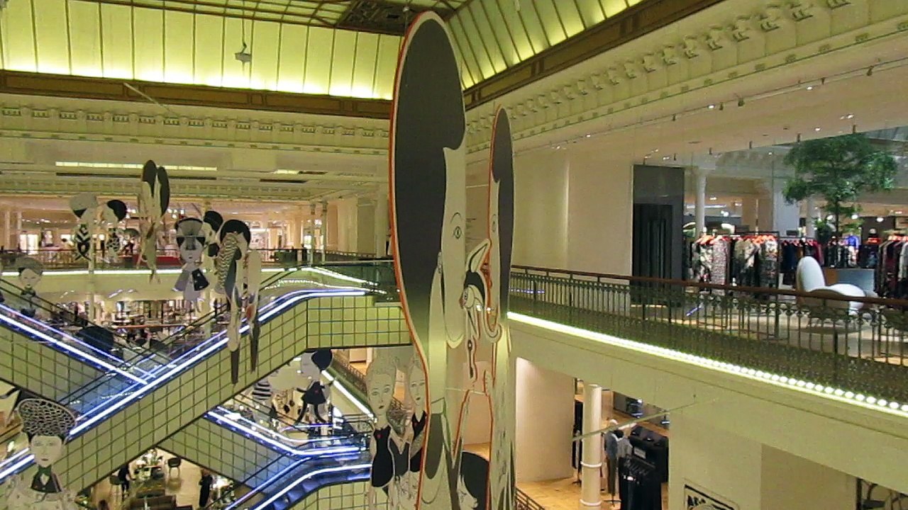 Un mobile du Bal de Fred le Chevalier au Bon marché