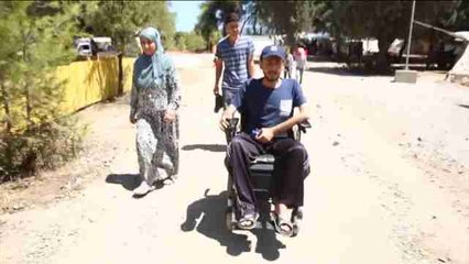 Dos hermanos huyen del Estado Islámico y la guerra en silla de ruedas