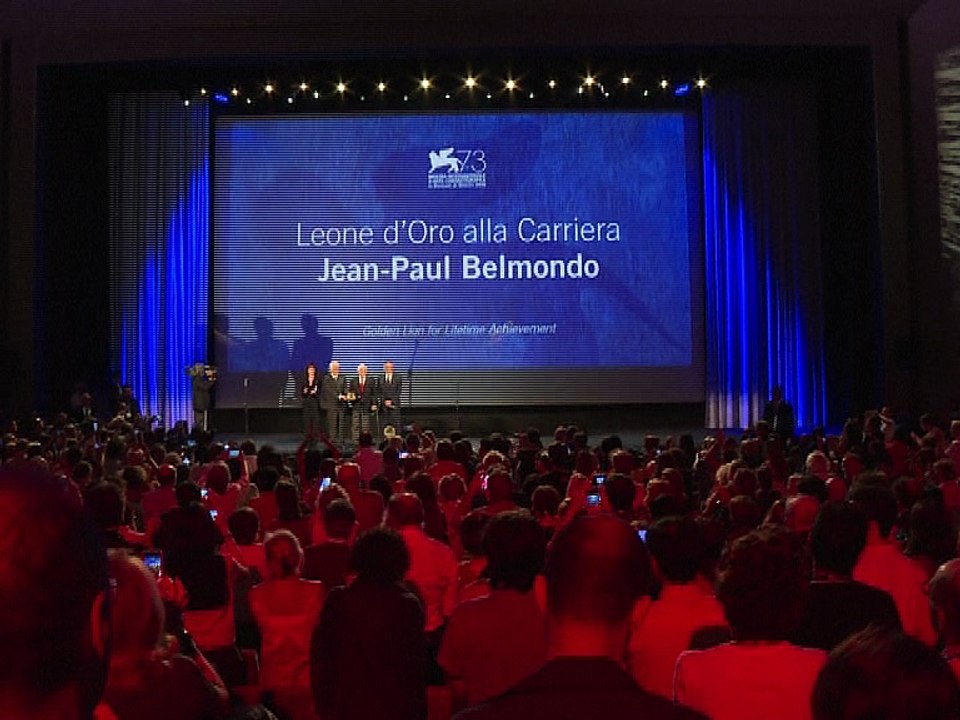Honoré à Venise, Jean-Paul Belmondo regarde "devant, devant, devant"