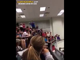 Kimya Profesör'ü ile Girdiği İddia Sonrası Tüm Sınıfın A Alması İçin Bir Uçta ki Çöpe Basket Atan Koca Yürekli Genco