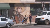 Los Ángeles acoge el tercer mural de Juan Gabriel de manos de un pintor salvadoreño