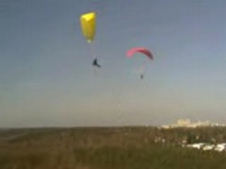 Gleitschirme am teufelsberg in berlin