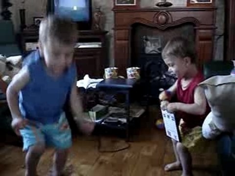 J'entends le loup, le renard et la belette