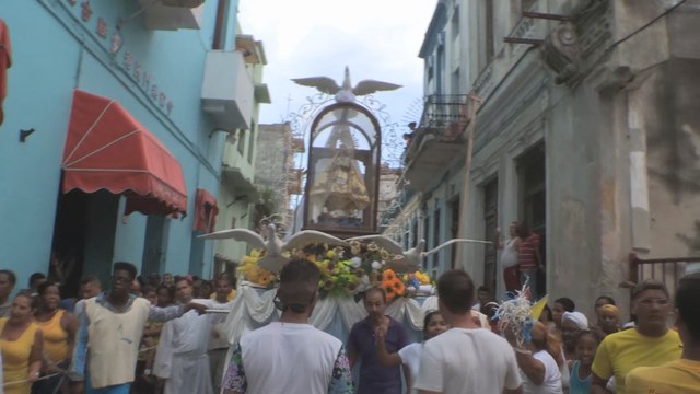 Con desfiles y misas, cubanos celebran el día de la Virgen de la Caridad del Cobre