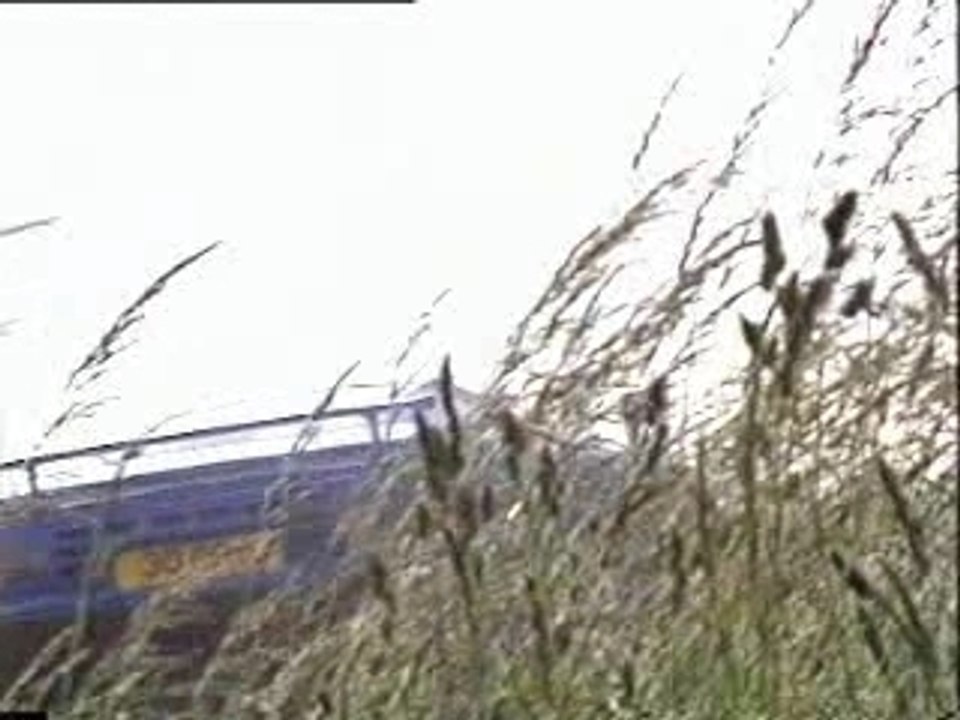 Bugatti EB110 vs  Lamborghini Diablo SE30