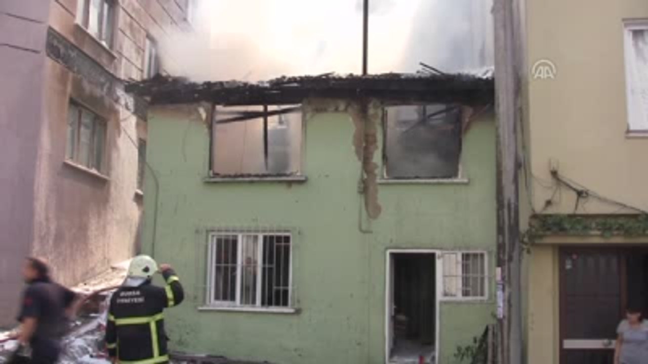 Bursa'da Tüplü Televizyon Patladı, Yangın Çıktı