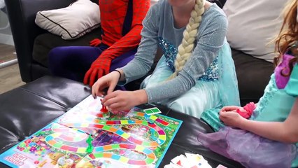 Video herunterladen: ❄️Evil Twin Elsa!!  Frozen Elsa evil twins vs maleficent vs spiderman and Ariel the little mermaid