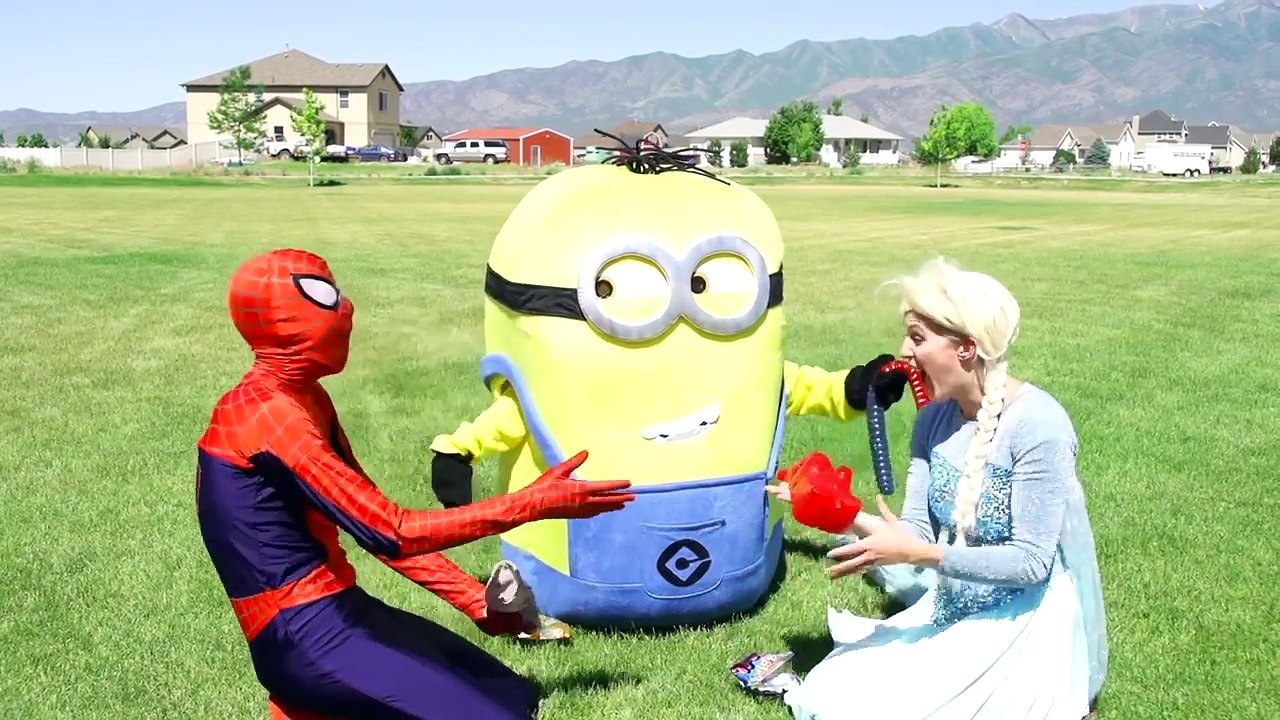 ❄️Frozen Elsa vs Superman! Elsa steps on superman Frozen Anna Pink Spidergirl Superhero Compilation