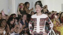 Une jeune indienne défigurée à l'acide a défilé à la Fashion Week de New York
