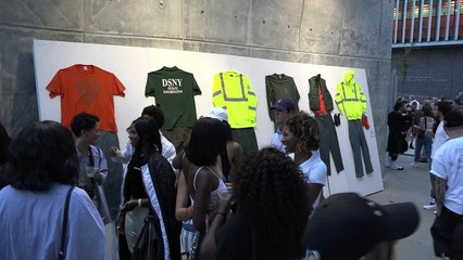 Homenaje a recolectores de basura en Semana de la Moda de NY