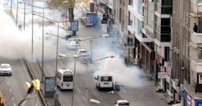 Diyarbakır'da Öğretmenlerin Protestosunda Olaylar Çıktı