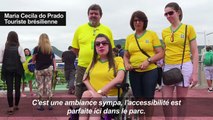 Spectateurs et athlètes au parc paralympique