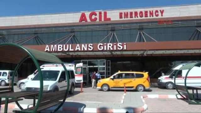 Kilis Işid ile Çıkan Çatışmada Yaralanan 2 Öso Askeri Kilis'e Getirildi