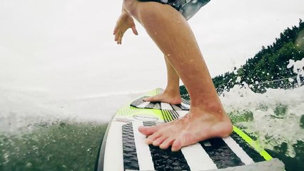 Il invente une nouvelle façon de faire du surf