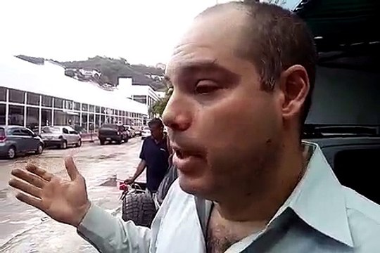 Alrededor de 12 negocios fueron afectados por desbordamiento del río en El Valle