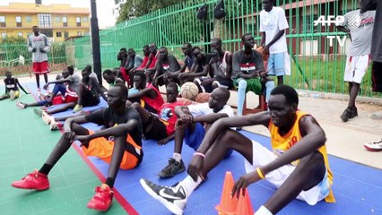 Soudan du Sud: une star de NBA redonne espoir aux jeunes