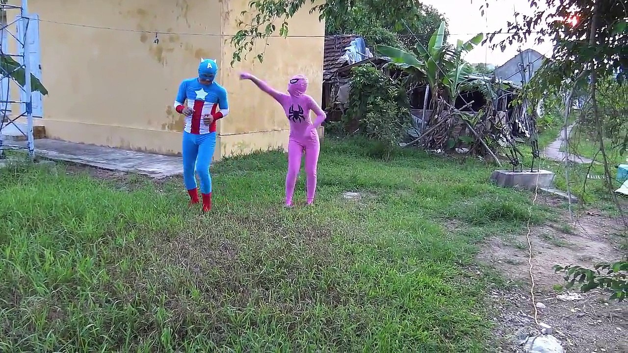 Spiderman vs Catwomen rescue dogs drowning Frozen Elsa Captain Fun Superheroes joker pranks-BMw-bEcJdbU