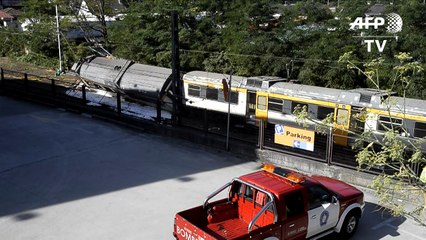 Al menos cuatro muertos al descarrilar tren en España
