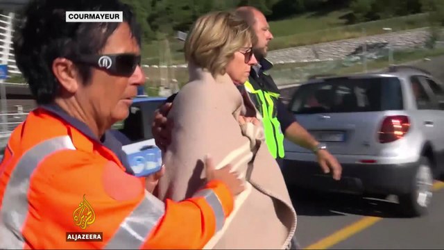 Stranded tourists rescued from cable cars in the Alps