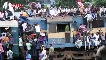 Bangladeş'te trene yoğun ilgi