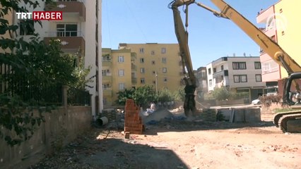 Terör mağdurlarının yaşadığı bina DBP'li belediye tarafından yıkıldı