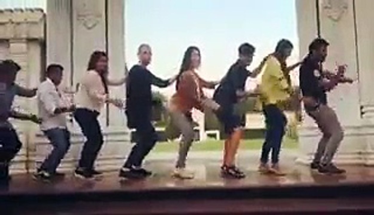 Sunny Leone Dancing on Beat pe Booooty challenge