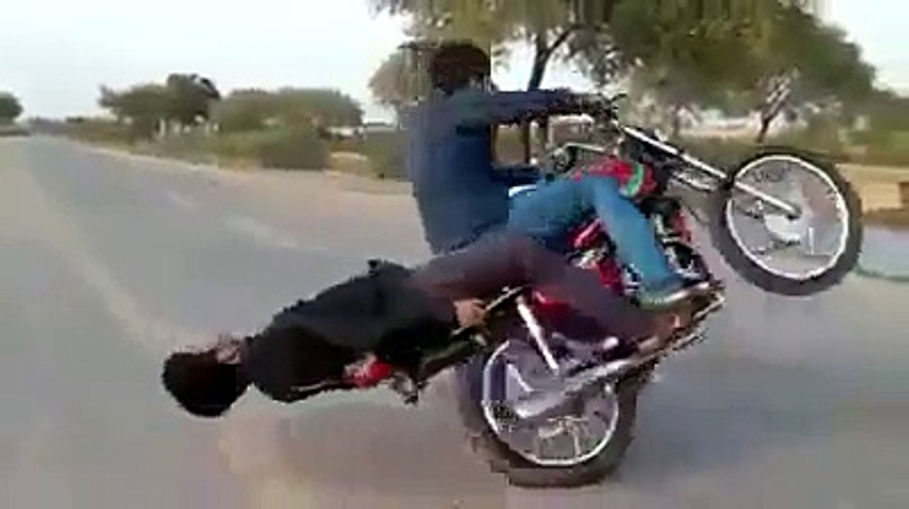 One-wheeling-is-equal-to-invite-death--One-wheeling-death-Stunt-fail