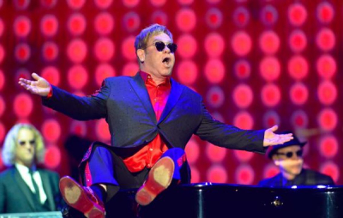 Dünyaca Ünlü Şarkıcı Elton John Antalya'da Sahne Aldı