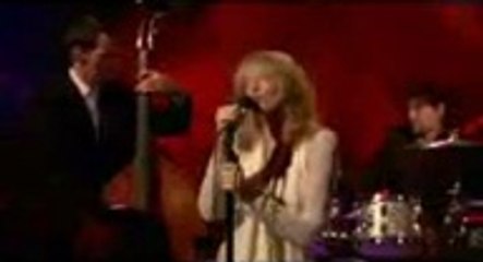 Carly Simon canta "Moonlight Serenafe"