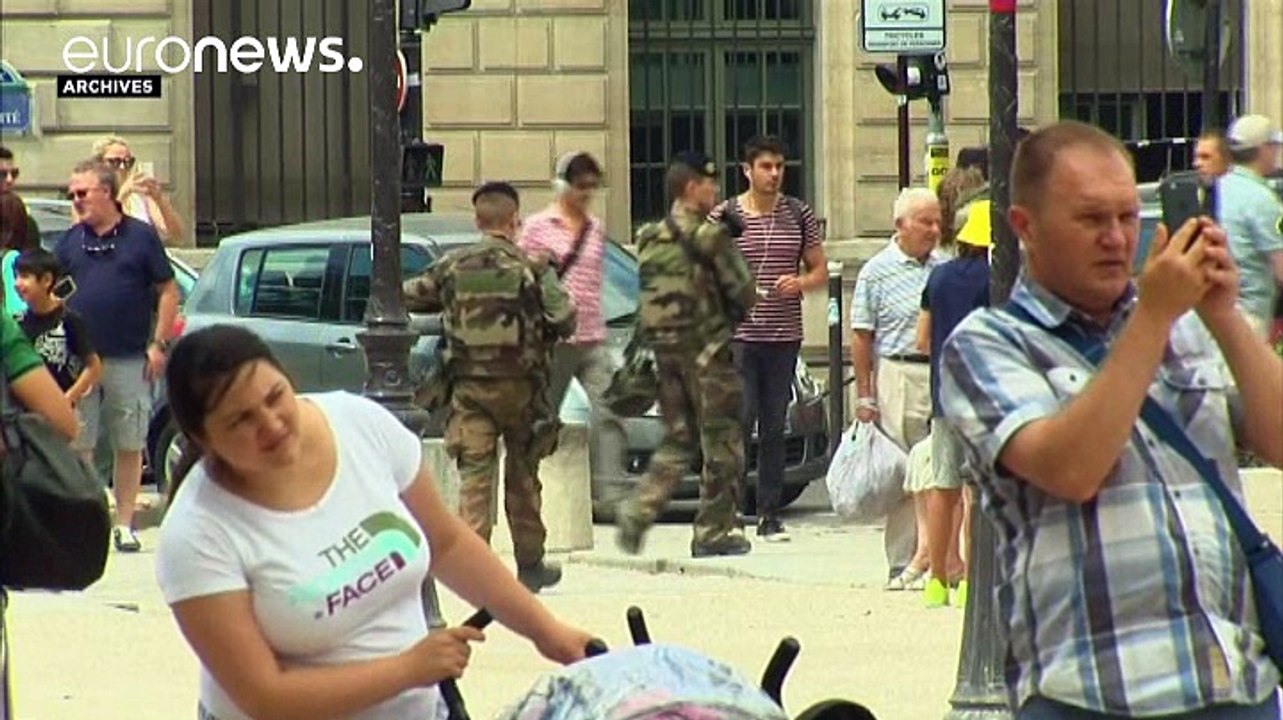 یک نوجوان مظنون به تدارک حمله با چاقو در پاریس دستگیر شد
