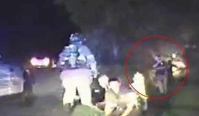 İki bebek yanan araçtan böyle kurtarıldı