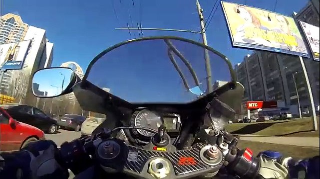 Biker Doing 90 MPH Crashes While Lane Splitting
