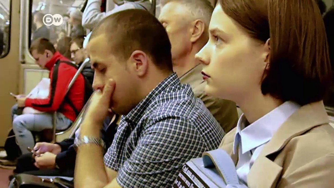 Russische Aktivisten vom „Tikhij Piket“ | DW Nachrichten