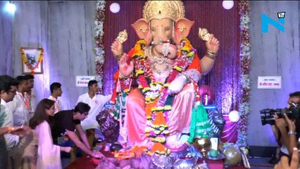 Soha Ali Khan takes Andhericha Raja’s blessings