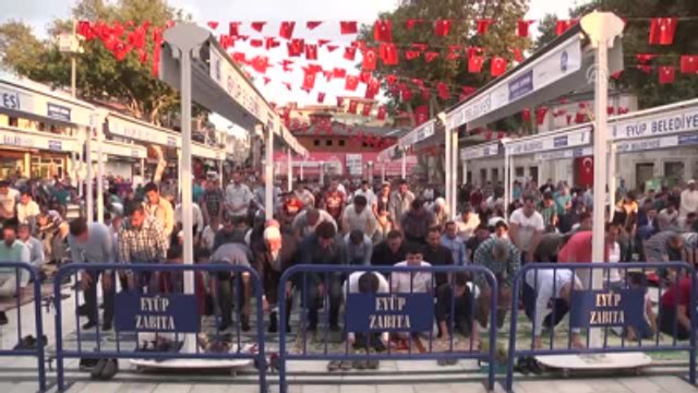 Bayram Namazı Eyüp Sultan Camisi'nde Kılındı