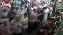 المئات يؤدون صلاة عيد الأضحى المبارك بمسجد عمر مكرم